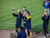 "Perlinho" schwenkt stolz den Pokal