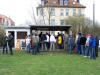 Zur Pause gro�er Andrang am Holzkohlegrill