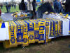 Die blaugelbe Schalparade am Fanshop
