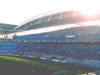 Die Stadiongerade pur im Gegenlicht
