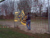 Alex macht das Banner ab
