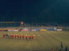 die Teams laufen ein, im Hintergrund die ca. 100 G�stefans
