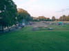Die erste Totale: Gro�er Freisitz mit Sportplatz