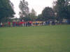 Die Teams warten am Rand... 