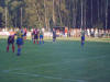 Blick durch die Spieler zur FCL-Bank