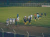 Beide Teams betreten den Rasen