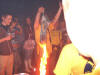Feindesbanner wird Opfer der Flammen