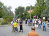 gut gef�llter Platz vor dem Stadion