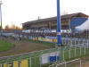 Kurvenblick zur vollen Trib�ne