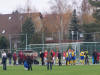 Die Teams erscheinen am Spielfeldrand
