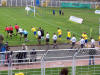 Die Schiris f�hren die Teams aufs Feld