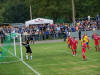 Der Ball landet im Dreiangel, aber am Au�ennetz