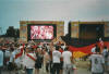 Wahnsinnsparty am Gro�bildschirm
