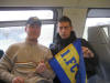 Man zeigt Flagge