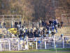 Die Ultra-Fans laufen in den G�steblock ein
