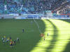 Leuchtrakete fliegt aufs Spielfeld