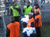 Die verbotenen T-Shirts der BSL werden "verkauft" - an ihre Eigent�mer...