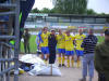 Gruppenfoto in blaugelb