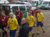 ... ins Stadion, vorbei am G�steblock