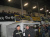 Blick auf die volle fahnentr�chtige Trib�ne