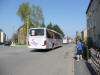 Die Busse �berholen die Fu�g�nger...