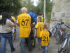 Eine gut eingekleidete Gastfamilie