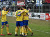 ... und kann mit seinen Mitspielern das 0:1 bejubeln!