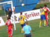 Jan Evers boxt den Ball weg