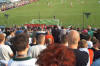 Auf dem Norddamm, unterhalb stehen die FCS-Fans