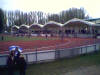 die schmucke �berdachte Trib�ne, ganz links hatten die etwa 20 Braunsbedra-Fans ihre Pl�tze