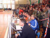 Die Moderatorenbank mit T�ppi und einem Radio Brocken-Mann