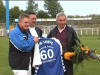 Unser "Fu�ballgott" Henning Frenzel wird 60 - und bekommt ein Trikot mit der "60" �berreicht!