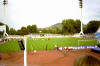 Die Teams betreten das Spielfeld