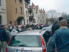 Ruhige Fans wandern durch die City